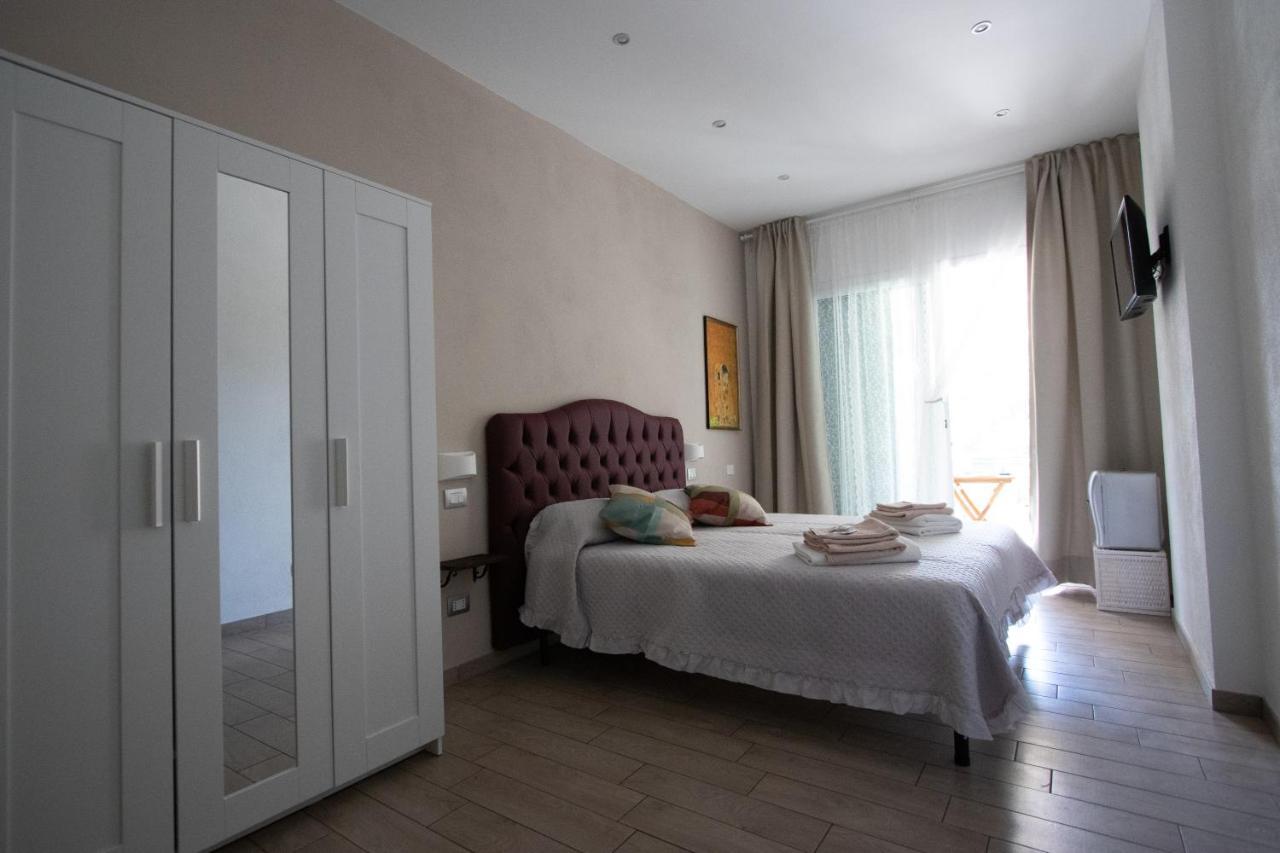 Un Posto Al Sole Bed & Breakfast Molino Nuovo  Exterior photo